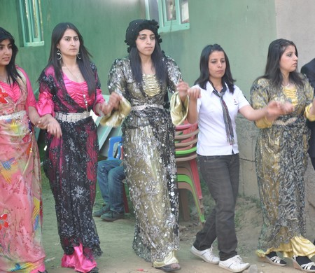 Hakkari'nin Yüksekova ilçesinde 19-20-05- 2012 Dünya evine Giren Çiftlerimizi Sizler için Sayfamıza taşıdık. Yüksekova Güncel Ailesi olarak Tüm Çiftlerimize mutluluklar Dileriz. Foto-Görüntü: Yaşar KAPLAN- Sinan AKKURT