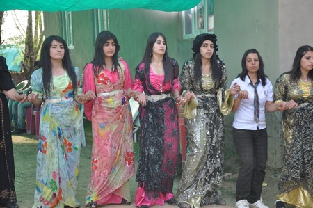 Hakkari'nin Yüksekova ilçesinde 19-20-05- 2012 Dünya evine Giren Çiftlerimizi Sizler için Sayfamıza taşıdık. Yüksekova Güncel Ailesi olarak Tüm Çiftlerimize mutluluklar Dileriz. Foto-Görüntü: Yaşar KAPLAN- Sinan AKKURT