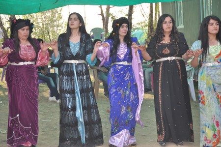 Hakkari'nin Yüksekova ilçesinde 19-20-05- 2012 Dünya evine Giren Çiftlerimizi Sizler için Sayfamıza taşıdık. Yüksekova Güncel Ailesi olarak Tüm Çiftlerimize mutluluklar Dileriz. Foto-Görüntü: Yaşar KAPLAN- Sinan AKKURT