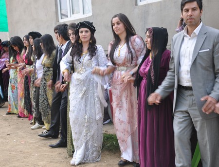 Hakkari'nin Yüksekova ilçesinde 19-20-05- 2012 Dünya evine Giren Çiftlerimizi Sizler için Sayfamıza taşıdık. Yüksekova Güncel Ailesi olarak Tüm Çiftlerimize mutluluklar Dileriz. Foto-Görüntü: Yaşar KAPLAN- Sinan AKKURT