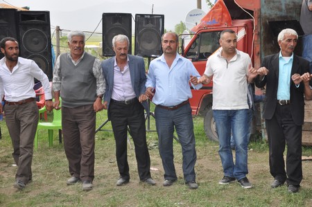 Hakkari'nin Yüksekova ilçesinde 19-20-05- 2012 Dünya evine Giren Çiftlerimizi Sizler için Sayfamıza taşıdık. Yüksekova Güncel Ailesi olarak Tüm Çiftlerimize mutluluklar Dileriz. Foto-Görüntü: Yaşar KAPLAN- Sinan AKKURT