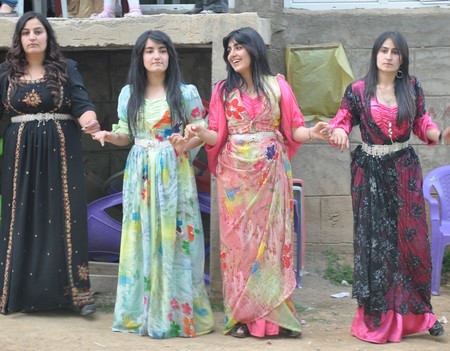 Hakkari'nin Yüksekova ilçesinde 19-20-05- 2012 Dünya evine Giren Çiftlerimizi Sizler için Sayfamıza taşıdık. Yüksekova Güncel Ailesi olarak Tüm Çiftlerimize mutluluklar Dileriz. Foto-Görüntü: Yaşar KAPLAN- Sinan AKKURT