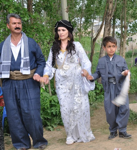 Hakkari'nin Yüksekova ilçesinde 19-20-05- 2012 Dünya evine Giren Çiftlerimizi Sizler için Sayfamıza taşıdık. Yüksekova Güncel Ailesi olarak Tüm Çiftlerimize mutluluklar Dileriz. Foto-Görüntü: Yaşar KAPLAN- Sinan AKKURT
