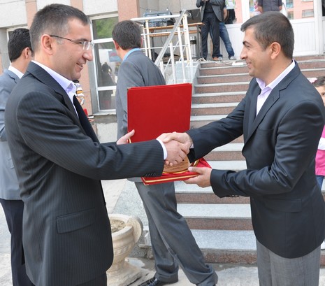 
Yüksekova İlçe Milli Eğitim Müdürlüğü bünyesinde üçüncüsü düzenlenen ''Okul Öncesi Bahar Şenliği'' renkli görüntülere sahne oldu.
