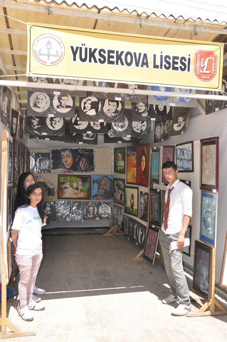 
Yüksekova İlçe Milli Eğitim Müdürlüğü bünyesinde üçüncüsü düzenlenen ''Okul Öncesi Bahar Şenliği'' renkli görüntülere sahne oldu.
