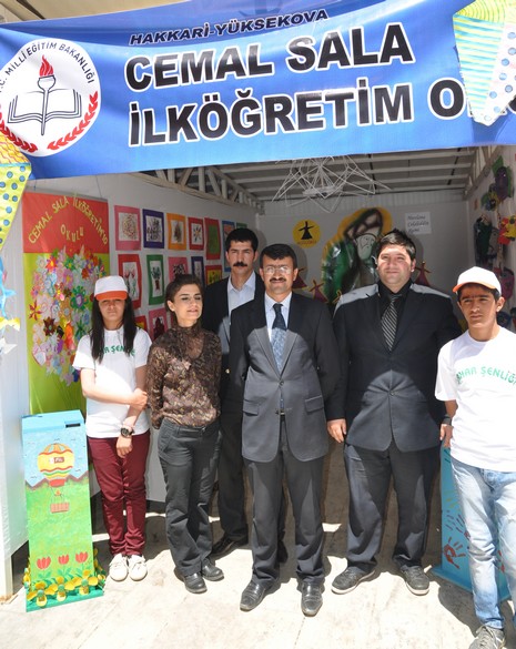 
Yüksekova İlçe Milli Eğitim Müdürlüğü bünyesinde üçüncüsü düzenlenen ''Okul Öncesi Bahar Şenliği'' renkli görüntülere sahne oldu.
