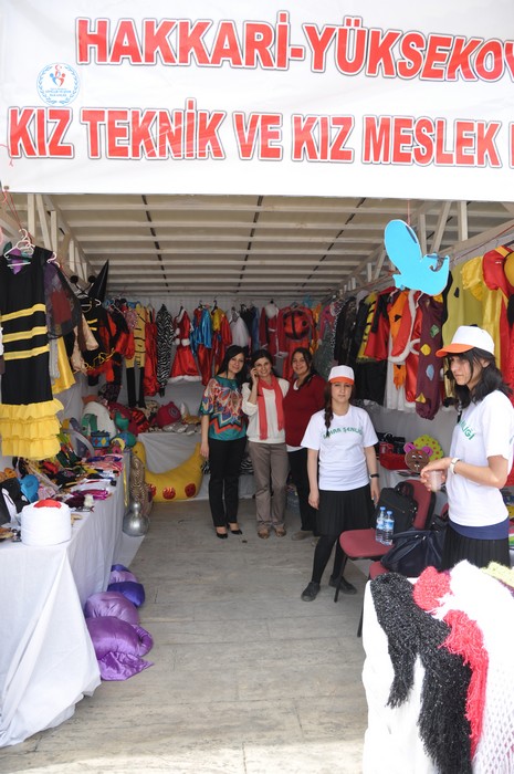 
Yüksekova İlçe Milli Eğitim Müdürlüğü bünyesinde üçüncüsü düzenlenen ''Okul Öncesi Bahar Şenliği'' renkli görüntülere sahne oldu.
