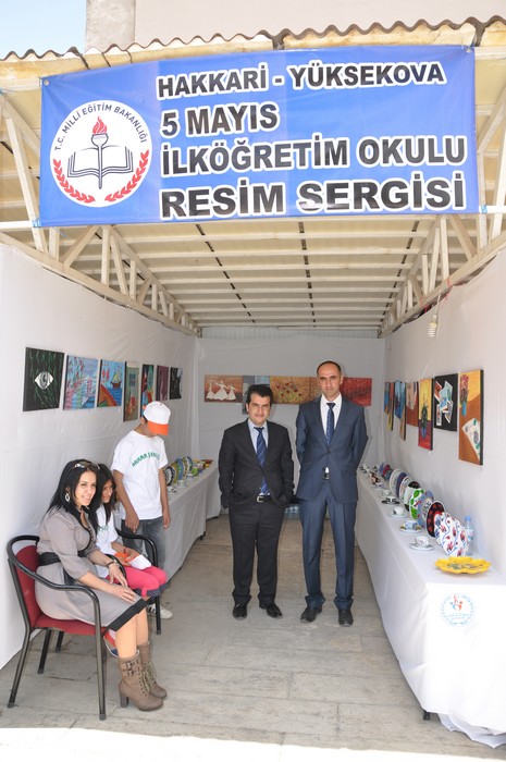 
Yüksekova İlçe Milli Eğitim Müdürlüğü bünyesinde üçüncüsü düzenlenen ''Okul Öncesi Bahar Şenliği'' renkli görüntülere sahne oldu.
