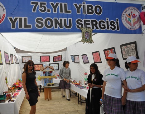 
Yüksekova İlçe Milli Eğitim Müdürlüğü bünyesinde üçüncüsü düzenlenen ''Okul Öncesi Bahar Şenliği'' renkli görüntülere sahne oldu.
