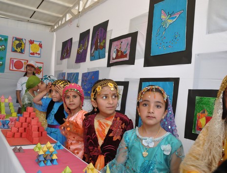 
Yüksekova İlçe Milli Eğitim Müdürlüğü bünyesinde üçüncüsü düzenlenen ''Okul Öncesi Bahar Şenliği'' renkli görüntülere sahne oldu.
