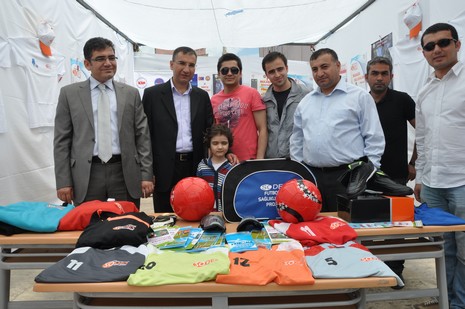 
Yüksekova İlçe Milli Eğitim Müdürlüğü bünyesinde üçüncüsü düzenlenen ''Okul Öncesi Bahar Şenliği'' renkli görüntülere sahne oldu.
