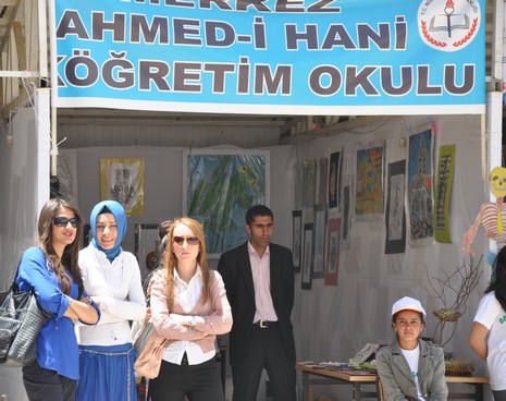 
Yüksekova İlçe Milli Eğitim Müdürlüğü bünyesinde üçüncüsü düzenlenen ''Okul Öncesi Bahar Şenliği'' renkli görüntülere sahne oldu.
