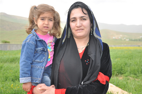 Hakkari'nin Yüksekova ilçesinde 26-27 Mayıs 2012 Dünya evine Giren Çiftlerimizi Sizler için Sayfamıza taşıdık. Yüksekova Güncel Ailesi olarak Tüm Çiftlerimize mutluluklar Dileriz. Foto: Yaşar KAPLAN- Rojhat YİĞİT