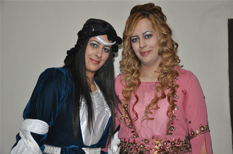 Hakkari'nin Yüksekova ilçesinde 26-27 Mayıs 2012 Dünya evine Giren Çiftlerimizi Sizler için Sayfamıza taşıdık. Yüksekova Güncel Ailesi olarak Tüm Çiftlerimize mutluluklar Dileriz. Foto: Yaşar KAPLAN- Rojhat YİĞİT