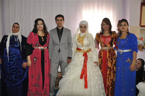 Hakkari'nin Yüksekova ilçesinde 26-27 Mayıs 2012 Dünya evine Giren Çiftlerimizi Sizler için Sayfamıza taşıdık. Yüksekova Güncel Ailesi olarak Tüm Çiftlerimize mutluluklar Dileriz. Foto: Yaşar KAPLAN- Rojhat YİĞİT