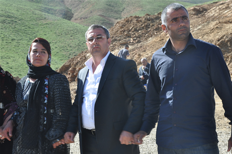 Hakkari'nin Yüksekova ilçesinde 26-27 Mayıs 2012 Dünya evine Giren Çiftlerimizi Sizler için Sayfamıza taşıdık. Yüksekova Güncel Ailesi olarak Tüm Çiftlerimize mutluluklar Dileriz. Foto: Yaşar KAPLAN- Rojhat YİĞİT