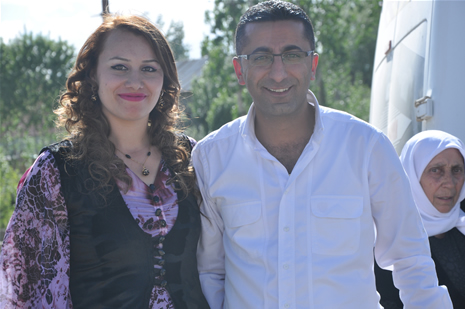 Hakkari'nin Yüksekova ilçesinde 26-27 Mayıs 2012 Dünya evine Giren Çiftlerimizi Sizler için Sayfamıza taşıdık. Yüksekova Güncel Ailesi olarak Tüm Çiftlerimize mutluluklar Dileriz. Foto: Yaşar KAPLAN- Rojhat YİĞİT