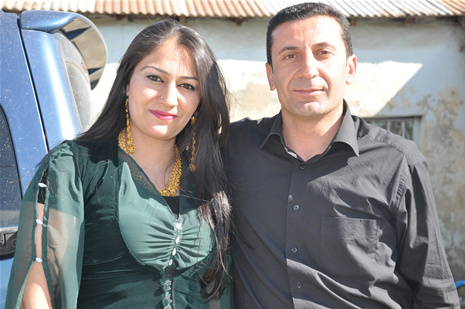 Hakkari'nin Yüksekova ilçesinde 26-27 Mayıs 2012 Dünya evine Giren Çiftlerimizi Sizler için Sayfamıza taşıdık. Yüksekova Güncel Ailesi olarak Tüm Çiftlerimize mutluluklar Dileriz. Foto: Yaşar KAPLAN- Rojhat YİĞİT