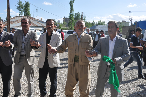 Hakkari'nin Yüksekova ilçesinde 26-27 Mayıs 2012 Dünya evine Giren Çiftlerimizi Sizler için Sayfamıza taşıdık. Yüksekova Güncel Ailesi olarak Tüm Çiftlerimize mutluluklar Dileriz. Foto: Yaşar KAPLAN- Rojhat YİĞİT