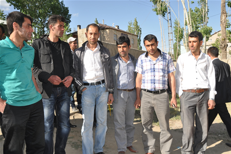 Hakkari'nin Yüksekova ilçesinde 26-27 Mayıs 2012 Dünya evine Giren Çiftlerimizi Sizler için Sayfamıza taşıdık. Yüksekova Güncel Ailesi olarak Tüm Çiftlerimize mutluluklar Dileriz. Foto: Yaşar KAPLAN- Rojhat YİĞİT