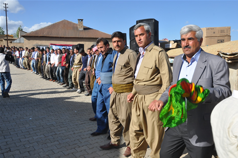Hakkari'nin Yüksekova ilçesinde 26-27 Mayıs 2012 Dünya evine Giren Çiftlerimizi Sizler için Sayfamıza taşıdık. Yüksekova Güncel Ailesi olarak Tüm Çiftlerimize mutluluklar Dileriz. Foto: Yaşar KAPLAN- Rojhat YİĞİT