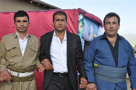 Hakkari'nin Yüksekova ilçesinde 26-27 Mayıs 2012 Dünya evine Giren Çiftlerimizi Sizler için Sayfamıza taşıdık. Yüksekova Güncel Ailesi olarak Tüm Çiftlerimize mutluluklar Dileriz. Foto: Yaşar KAPLAN- Rojhat YİĞİT