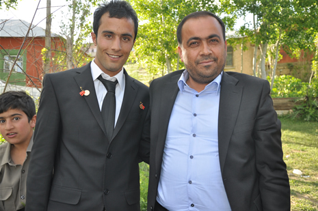 Hakkari'nin Yüksekova ilçesinde 26-27 Mayıs 2012 Dünya evine Giren Çiftlerimizi Sizler için Sayfamıza taşıdık. Yüksekova Güncel Ailesi olarak Tüm Çiftlerimize mutluluklar Dileriz. Foto: Yaşar KAPLAN- Rojhat YİĞİT