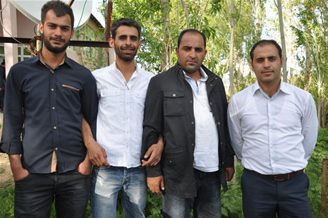 Hakkari'nin Yüksekova ilçesinde 26-27 Mayıs 2012 Dünya evine Giren Çiftlerimizi Sizler için Sayfamıza taşıdık. Yüksekova Güncel Ailesi olarak Tüm Çiftlerimize mutluluklar Dileriz. Foto: Yaşar KAPLAN- Rojhat YİĞİT