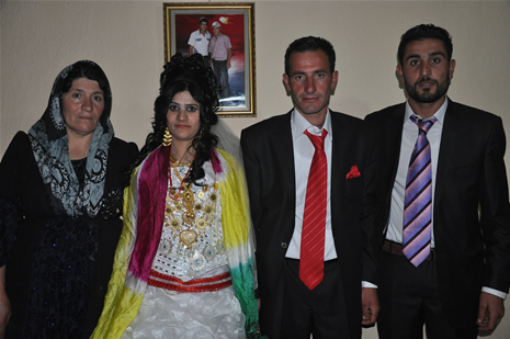 Hakkari'nin Yüksekova ilçesinde 26-27 Mayıs 2012 Dünya evine Giren Çiftlerimizi Sizler için Sayfamıza taşıdık. Yüksekova Güncel Ailesi olarak Tüm Çiftlerimize mutluluklar Dileriz. Foto: Yaşar KAPLAN- Rojhat YİĞİT