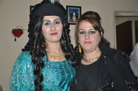 Hakkari'nin Yüksekova ilçesinde 26-27 Mayıs 2012 Dünya evine Giren Çiftlerimizi Sizler için Sayfamıza taşıdık. Yüksekova Güncel Ailesi olarak Tüm Çiftlerimize mutluluklar Dileriz. Foto: Yaşar KAPLAN- Rojhat YİĞİT