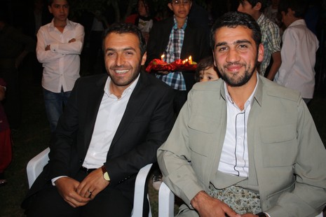 Hakkari'nin Yüksekova ilçesinde 26-27 Mayıs 2012 Dünya evine Giren Çiftlerimizi Sizler için Sayfamıza taşıdık. Yüksekova Güncel Ailesi olarak Tüm Çiftlerimize mutluluklar Dileriz. Foto: Yaşar KAPLAN- Rojhat YİĞİT