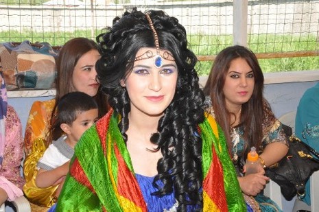 Hakkari'nin Yüksekova ilçesinde 26-27 Mayıs 2012 Dünya evine Giren Çiftlerimizi Sizler için Sayfamıza taşıdık. Yüksekova Güncel Ailesi olarak Tüm Çiftlerimize mutluluklar Dileriz. Foto: Yaşar KAPLAN- Rojhat YİĞİT