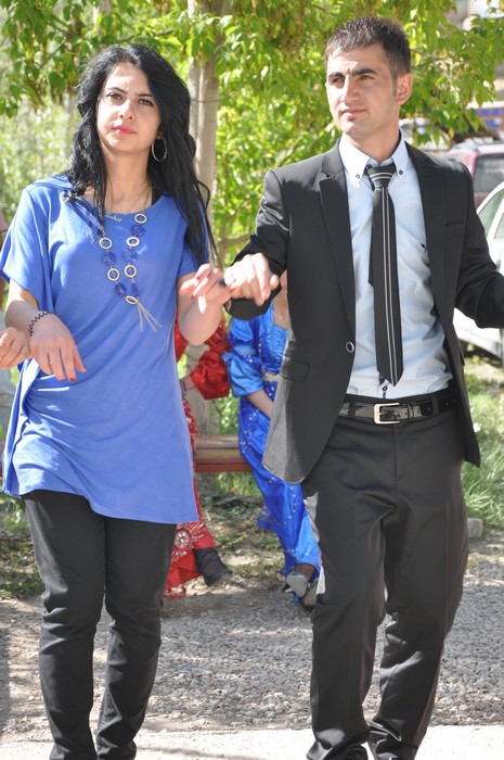 Hakkarinin Yüksekova ilçesinde Anadolu Teknik Meslek Lisesi ve Endüstri Meslek Lisesi öğrencileri mezuniyet coşkusu yaşadı