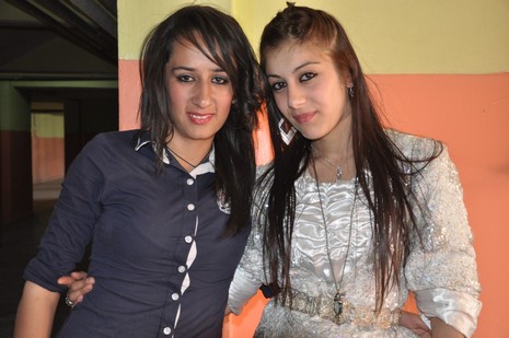 Hakkarinin Yüksekova ilçesinde Anadolu Teknik Meslek Lisesi ve Endüstri Meslek Lisesi öğrencileri mezuniyet coşkusu yaşadı