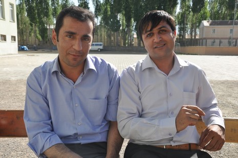 Hakkarinin Yüksekova ilçesinde Anadolu Teknik Meslek Lisesi ve Endüstri Meslek Lisesi öğrencileri mezuniyet coşkusu yaşadı