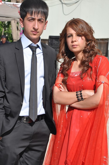 Hakkarinin Yüksekova ilçesinde Anadolu Teknik Meslek Lisesi ve Endüstri Meslek Lisesi öğrencileri mezuniyet coşkusu yaşadı