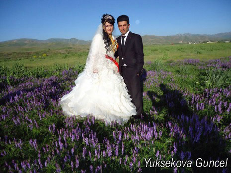 Hakkari'nin Yüksekova ilçesinde 02 - 03 Haziran 2012'de Dünya evine Giren Çiftlerimizi Sizler için Sayfamıza taşıdık. Yüksekova Güncel Ailesi olarak Tüm Çiftlerimize mutluluklar Dileriz. FOTOĞRAFLAR : Yaşar KAPLAN- Rojhat YİĞİT