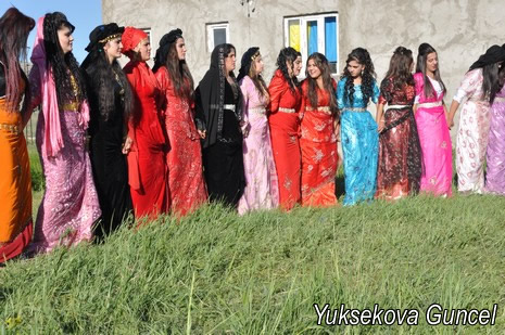 Hakkari'nin Yüksekova ilçesinde 02 - 03 Haziran 2012'de Dünya evine Giren Çiftlerimizi Sizler için Sayfamıza taşıdık. Yüksekova Güncel Ailesi olarak Tüm Çiftlerimize mutluluklar Dileriz. FOTOĞRAFLAR : Yaşar KAPLAN- Rojhat YİĞİT