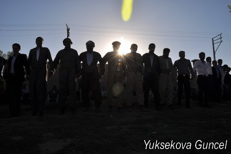 Hakkari'nin Yüksekova ilçesinde 02 - 03 Haziran 2012'de Dünya evine Giren Çiftlerimizi Sizler için Sayfamıza taşıdık. Yüksekova Güncel Ailesi olarak Tüm Çiftlerimize mutluluklar Dileriz. FOTOĞRAFLAR : Yaşar KAPLAN- Rojhat YİĞİT