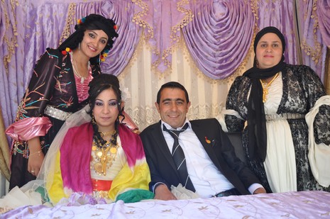 Hakkari'nin Yüksekova ilçesinde 02 - 03 Haziran 2012'de Dünya evine Giren Çiftlerimizi Sizler için Sayfamıza taşıdık. Yüksekova Güncel Ailesi olarak Tüm Çiftlerimize mutluluklar Dileriz. FOTOĞRAFLAR : Yaşar KAPLAN- Rojhat YİĞİT