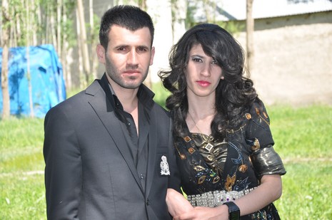 Hakkari'nin Yüksekova ilçesinde 02 - 03 Haziran 2012'de Dünya evine Giren Çiftlerimizi Sizler için Sayfamıza taşıdık. Yüksekova Güncel Ailesi olarak Tüm Çiftlerimize mutluluklar Dileriz. FOTOĞRAFLAR : Yaşar KAPLAN- Rojhat YİĞİT