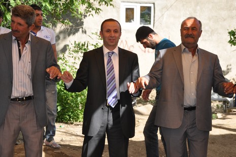 Hakkari'nin Yüksekova ilçesinde 02 - 03 Haziran 2012'de Dünya evine Giren Çiftlerimizi Sizler için Sayfamıza taşıdık. Yüksekova Güncel Ailesi olarak Tüm Çiftlerimize mutluluklar Dileriz. FOTOĞRAFLAR : Yaşar KAPLAN- Rojhat YİĞİT