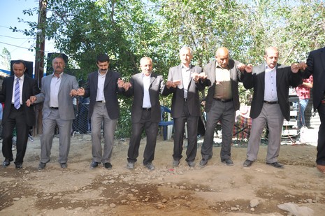 Hakkari'nin Yüksekova ilçesinde 02 - 03 Haziran 2012'de Dünya evine Giren Çiftlerimizi Sizler için Sayfamıza taşıdık. Yüksekova Güncel Ailesi olarak Tüm Çiftlerimize mutluluklar Dileriz. FOTOĞRAFLAR : Yaşar KAPLAN- Rojhat YİĞİT