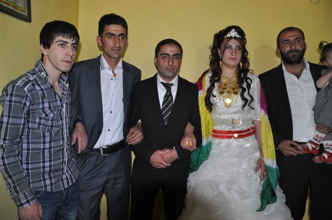 Hakkari'nin Yüksekova ilçesinde 02 - 03 Haziran 2012'de Dünya evine Giren Çiftlerimizi Sizler için Sayfamıza taşıdık. Yüksekova Güncel Ailesi olarak Tüm Çiftlerimize mutluluklar Dileriz. FOTOĞRAFLAR : Yaşar KAPLAN- Rojhat YİĞİT