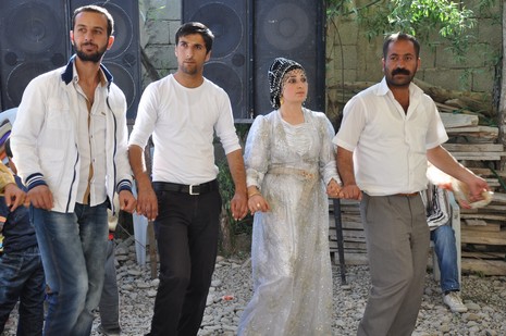 Hakkari'nin Yüksekova ilçesinde 02 - 03 Haziran 2012'de Dünya evine Giren Çiftlerimizi Sizler için Sayfamıza taşıdık. Yüksekova Güncel Ailesi olarak Tüm Çiftlerimize mutluluklar Dileriz. FOTOĞRAFLAR : Yaşar KAPLAN- Rojhat YİĞİT