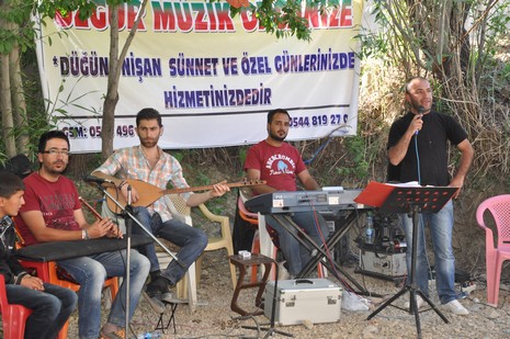 Hakkari'nin Yüksekova ilçesinde 02 - 03 Haziran 2012'de Dünya evine Giren Çiftlerimizi Sizler için Sayfamıza taşıdık. Yüksekova Güncel Ailesi olarak Tüm Çiftlerimize mutluluklar Dileriz. FOTOĞRAFLAR : Yaşar KAPLAN- Rojhat YİĞİT