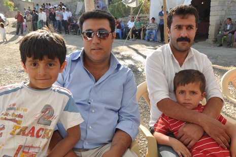 Hakkari'nin Yüksekova ilçesinde 02 - 03 Haziran 2012'de Dünya evine Giren Çiftlerimizi Sizler için Sayfamıza taşıdık. Yüksekova Güncel Ailesi olarak Tüm Çiftlerimize mutluluklar Dileriz. FOTOĞRAFLAR : Yaşar KAPLAN- Rojhat YİĞİT