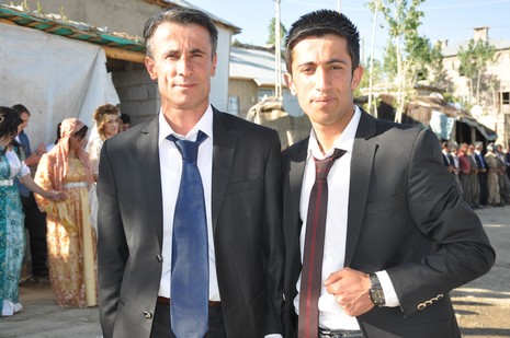 Hakkari'nin Yüksekova ilçesinde 02 - 03 Haziran 2012'de Dünya evine Giren Çiftlerimizi Sizler için Sayfamıza taşıdık. Yüksekova Güncel Ailesi olarak Tüm Çiftlerimize mutluluklar Dileriz. FOTOĞRAFLAR : Yaşar KAPLAN- Rojhat YİĞİT