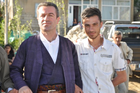 Hakkari'nin Yüksekova ilçesinde 02 - 03 Haziran 2012'de Dünya evine Giren Çiftlerimizi Sizler için Sayfamıza taşıdık. Yüksekova Güncel Ailesi olarak Tüm Çiftlerimize mutluluklar Dileriz. FOTOĞRAFLAR : Yaşar KAPLAN- Rojhat YİĞİT