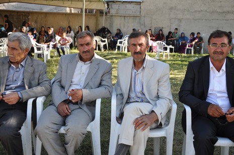 Hakkari'nin Yüksekova ilçesinde 02 - 03 Haziran 2012'de Dünya evine Giren Çiftlerimizi Sizler için Sayfamıza taşıdık. Yüksekova Güncel Ailesi olarak Tüm Çiftlerimize mutluluklar Dileriz. FOTOĞRAFLAR : Yaşar KAPLAN- Rojhat YİĞİT